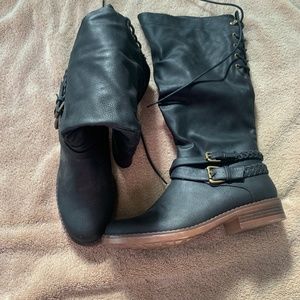 Women’s boots size 8